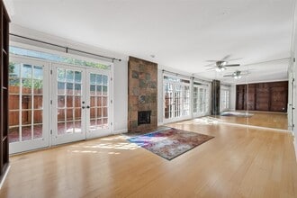 Building Photo - 2100 Tanglewilde St