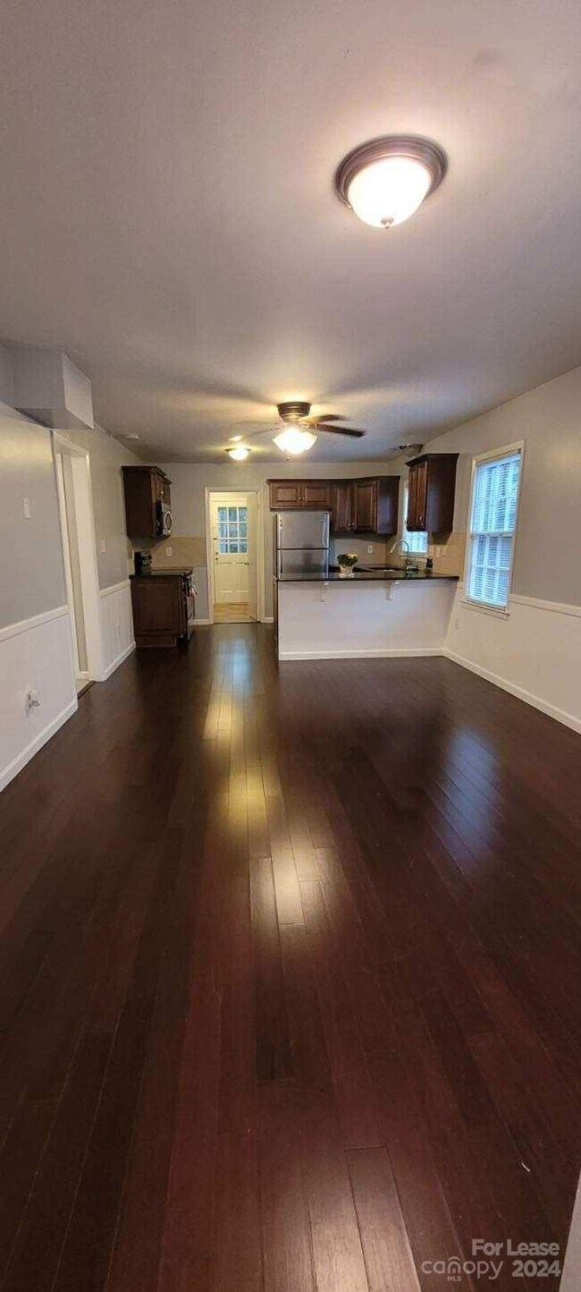 Foto del edificio - 6528 Monroe Rd