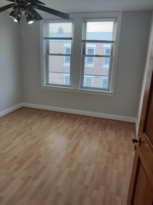 Building Photo - 916 S 58th St