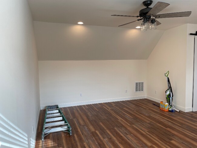 Foto del edificio - 701 SE Riverside Dr
