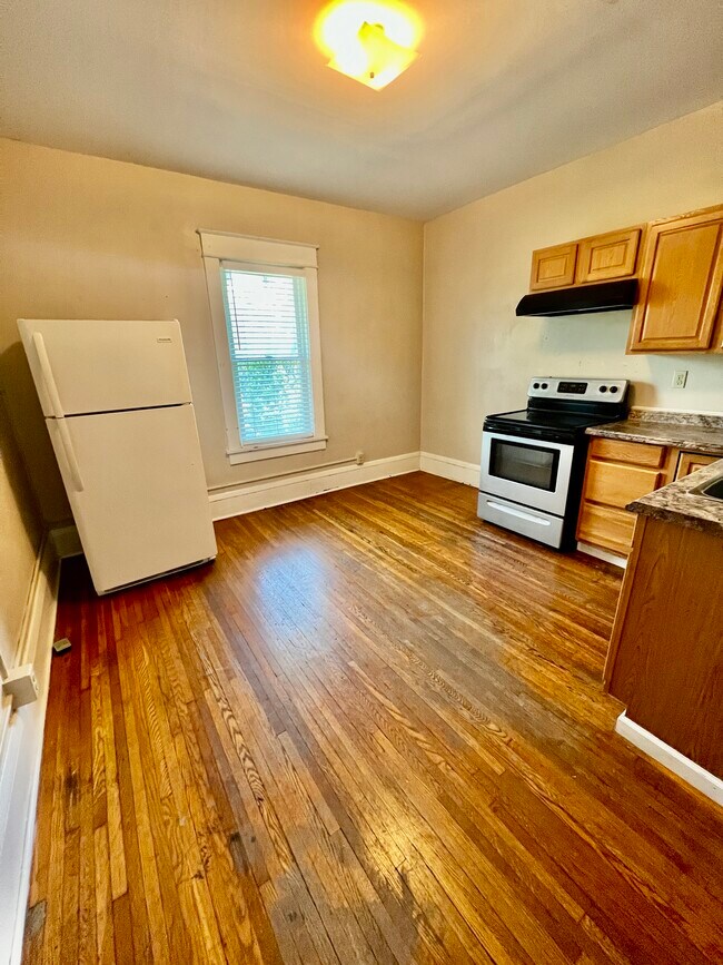 Building Photo - 145 Lorentz St