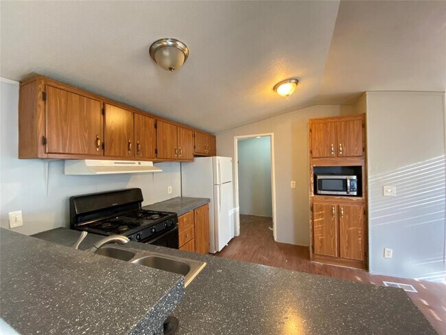 Building Photo - 401 Chaparral Rd