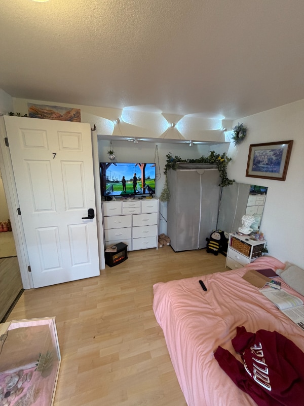 Building Photo - 2914 Sunset Dr W