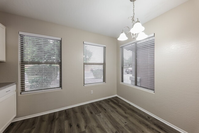 Building Photo - 7637 S 27th Way