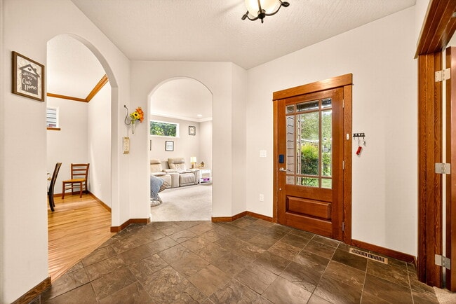 Building Photo - 1719 Lithia Way