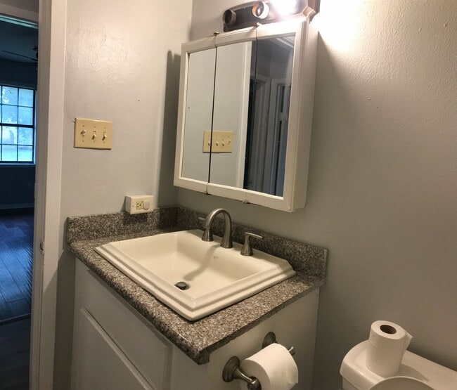 Building Photo - 304 Latin Dr