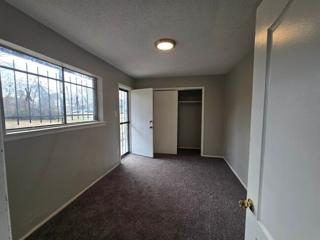 Foto del edificio - 1024 S Wellington St