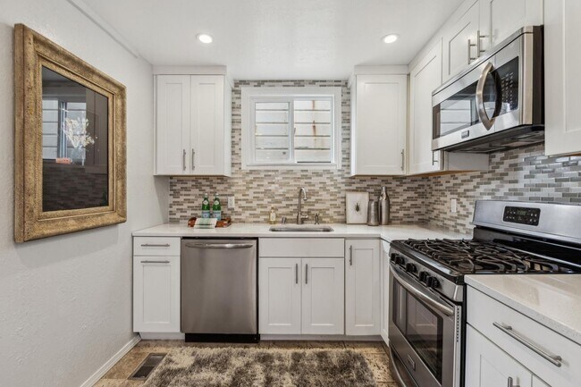 Building Photo - Daly City - Easy Commute Single Family Hom...