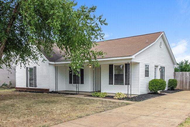 Building Photo - 2185 Longlane Dr