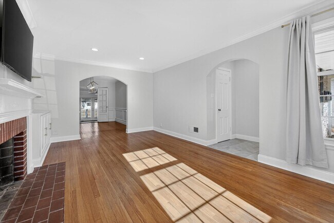 Foto del edificio - 8609 Rosalie Ave