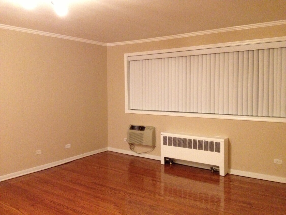 Foto del edificio - 7423 N Ridge Blvd