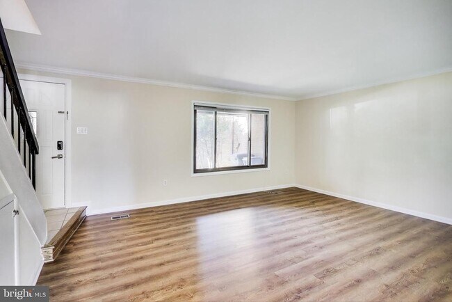 Foto del edificio - 9040 Centerway Rd