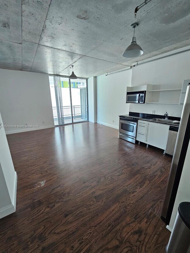 Foto del edificio - 690 SW 1st Ct