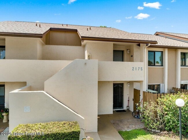 Building Photo - 2175 Golf Isle Dr