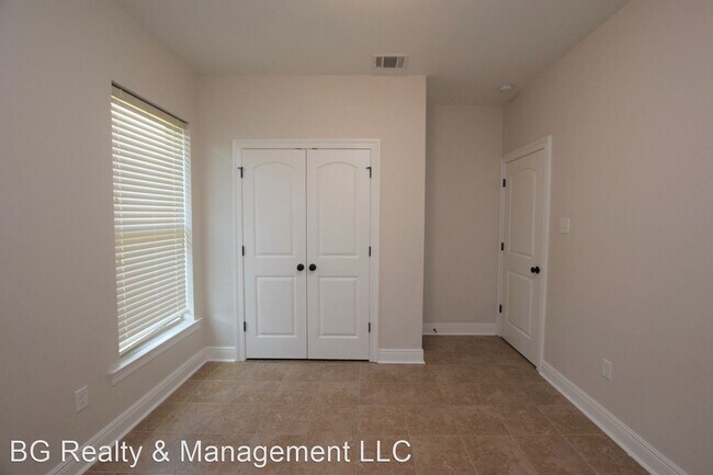 Building Photo - 4 br, 2 bath House - 5768 Girard Dr
