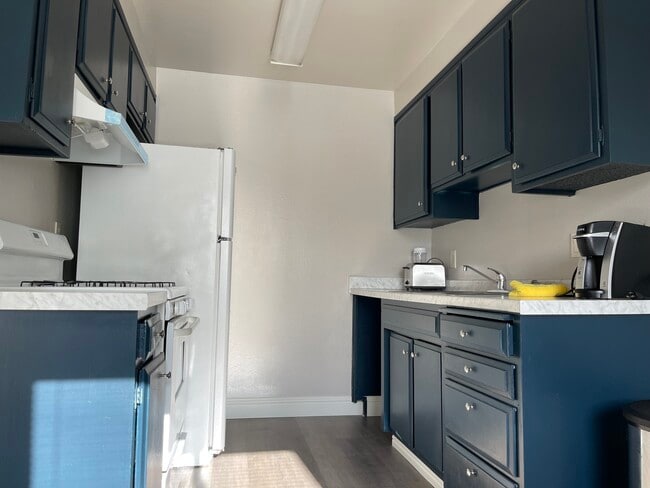 Kitchen - 919 Bell St