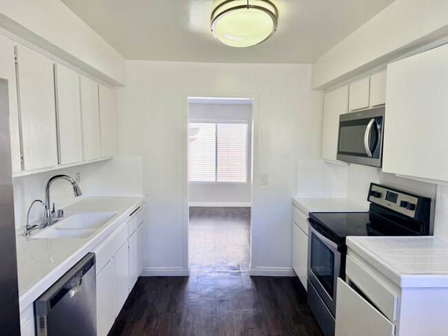 Building Photo - 17440 Burbank Blvd