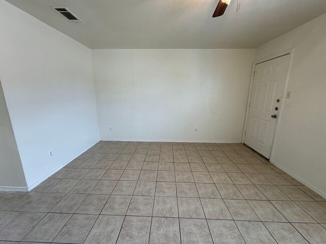 Building Photo - 1712 Benttree Dr