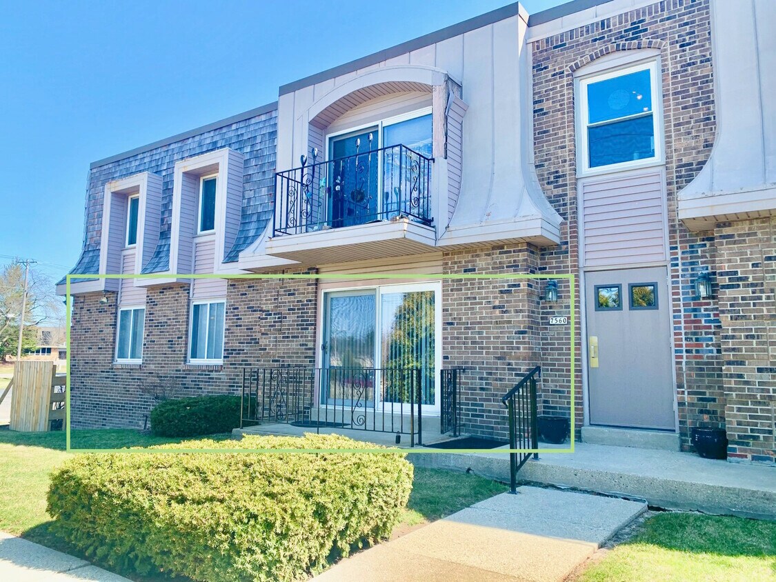 7560 N Port Washington Rd Unit 101, Fox Point, WI 53217 Condo for