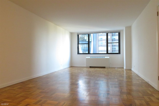Building Photo - 320 W 57th St
