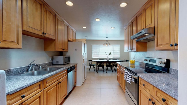 Photo - 875 September Dr House