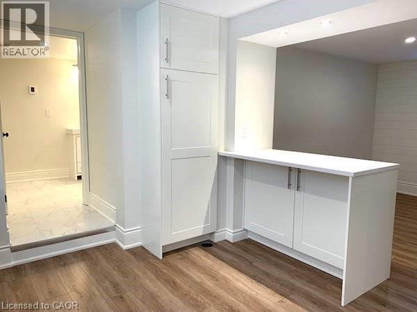 Building Photo - 806 Duke St