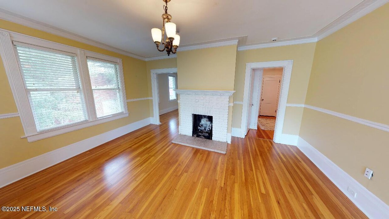 Primary Photo - 2044 Forbes St