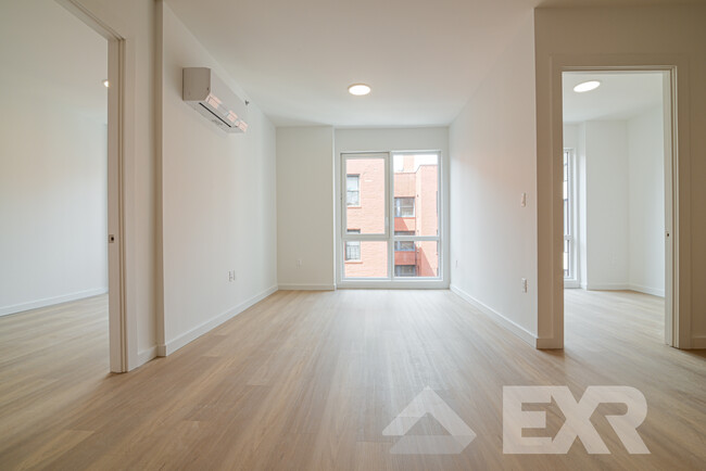 Foto del edificio - 100 Lenox Rd