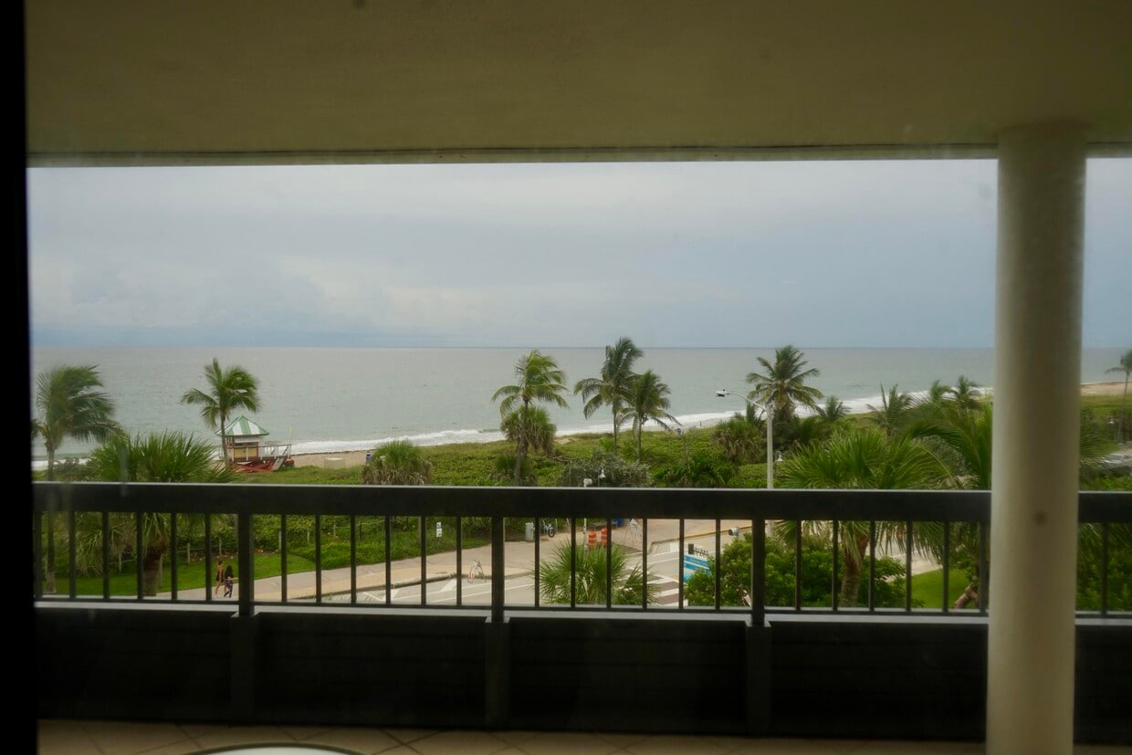 Building Photo - 120 S Ocean Blvd