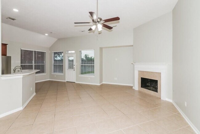 Foto del edificio - 10719 Gilford Crest Dr