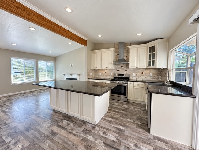 Building Photo - 636 Buckeye Dr