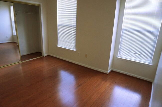 Building Photo - 5001 Hollington Dr