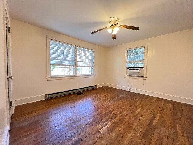 Foto del edificio - 308 Fifth Street-Triplex