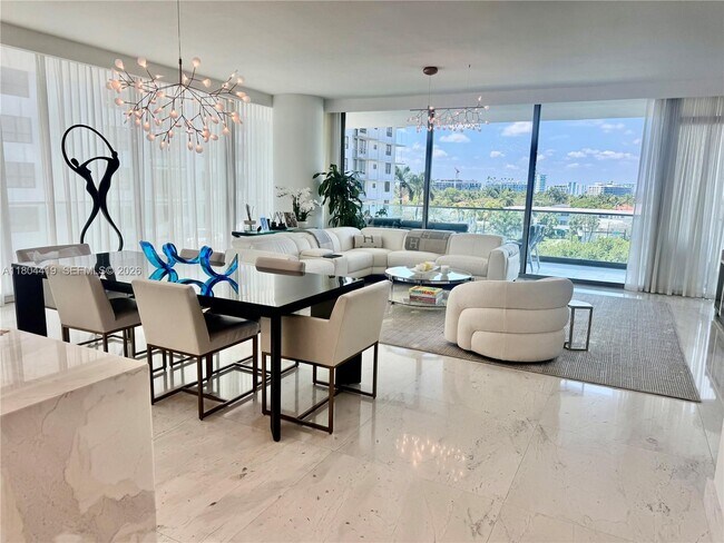 Building Photo - 10201 Collins Ave