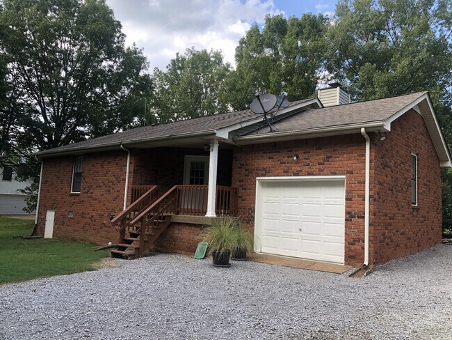 Building Photo - 164 Rutland Dr