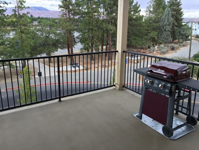 Building Photo - Lake View Resort Style Condo - Garage & Po...