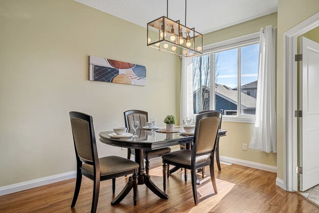 Photo du bâtiment - 1079 McConachie Blvd NW