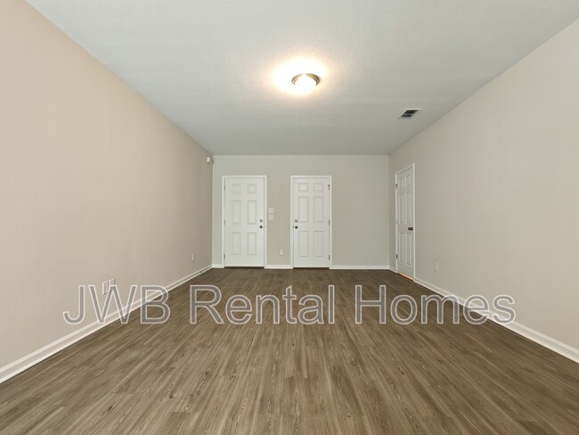 Foto del edificio - 6877 Lake Mist Ln