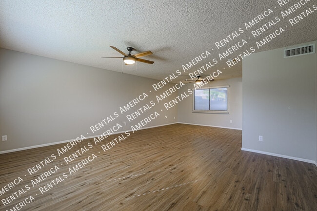 Building Photo - 5005 S Willow Dr