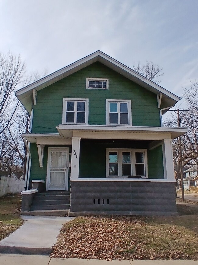 Building Photo - 328 Royal Ave