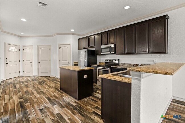 Foto del edificio - 1009 Tripp Ln