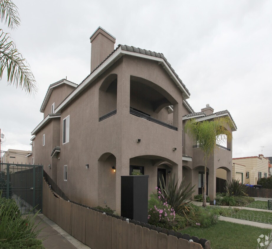 Building Photo - 4482-4484 Utah St