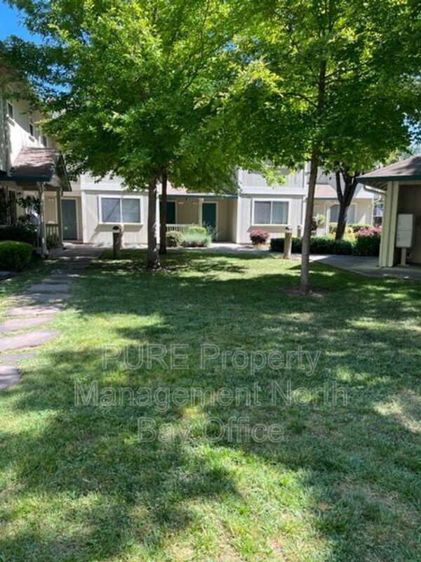 Foto del edificio - 2155 Meadowbrook Ct