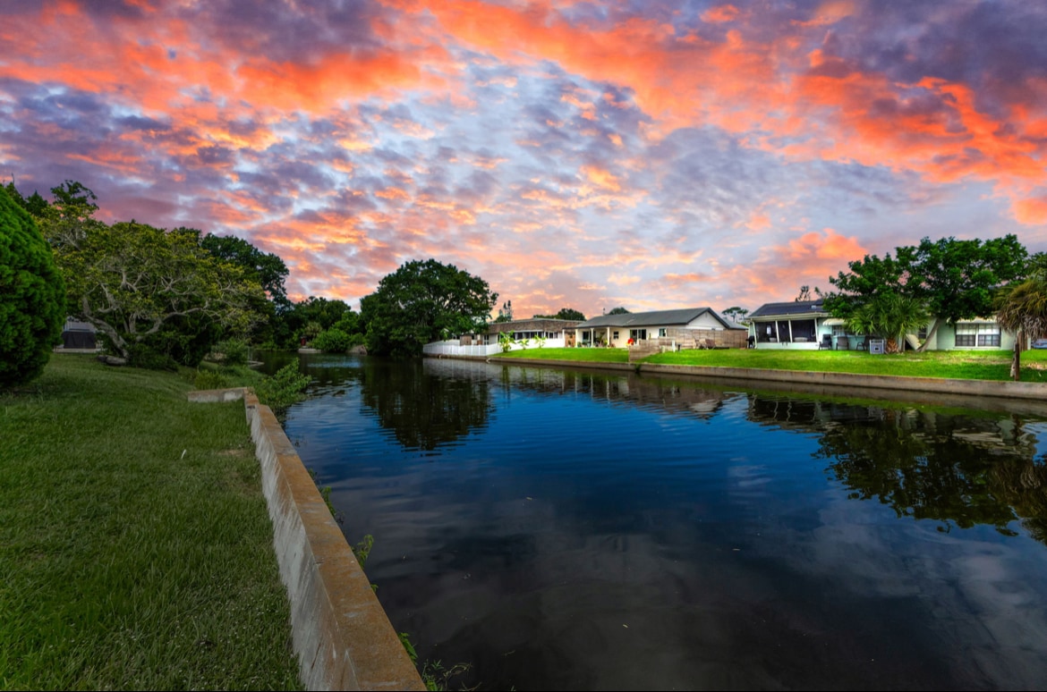 Fresh water canal with many wildlife - 3931 Sail Dr