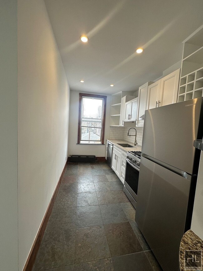 Building Photo - 80 80th St