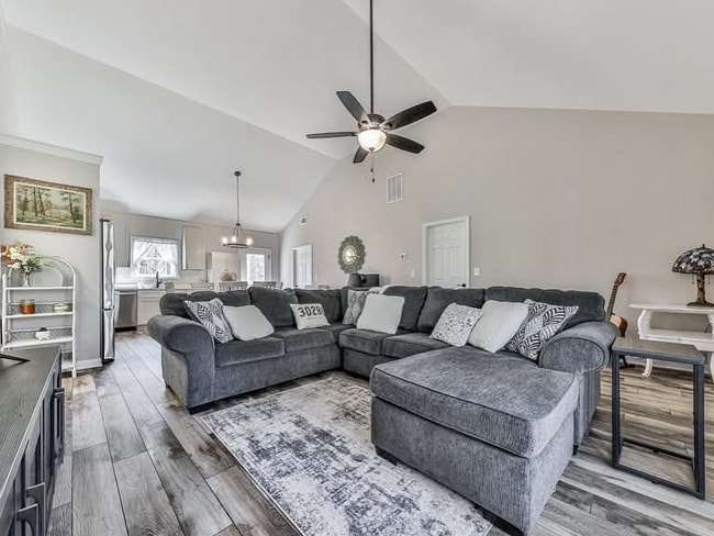 Building Photo - 112 El Prado Cir