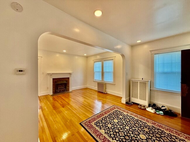 Building Photo - 107 E Elm Ave