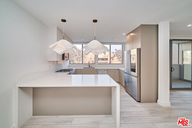Foto del edificio - 145 S Maple Dr