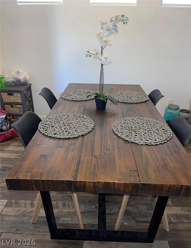 Foto del edificio - 5289 Coral Ribbon Ave