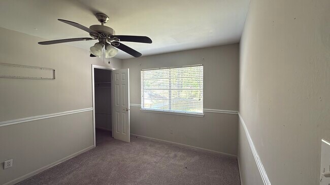 Foto del edificio - 2815 Woodland Grove Dr